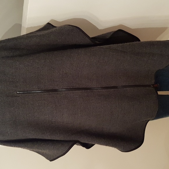 Steve Madden Poncho - Picture 7 of 11